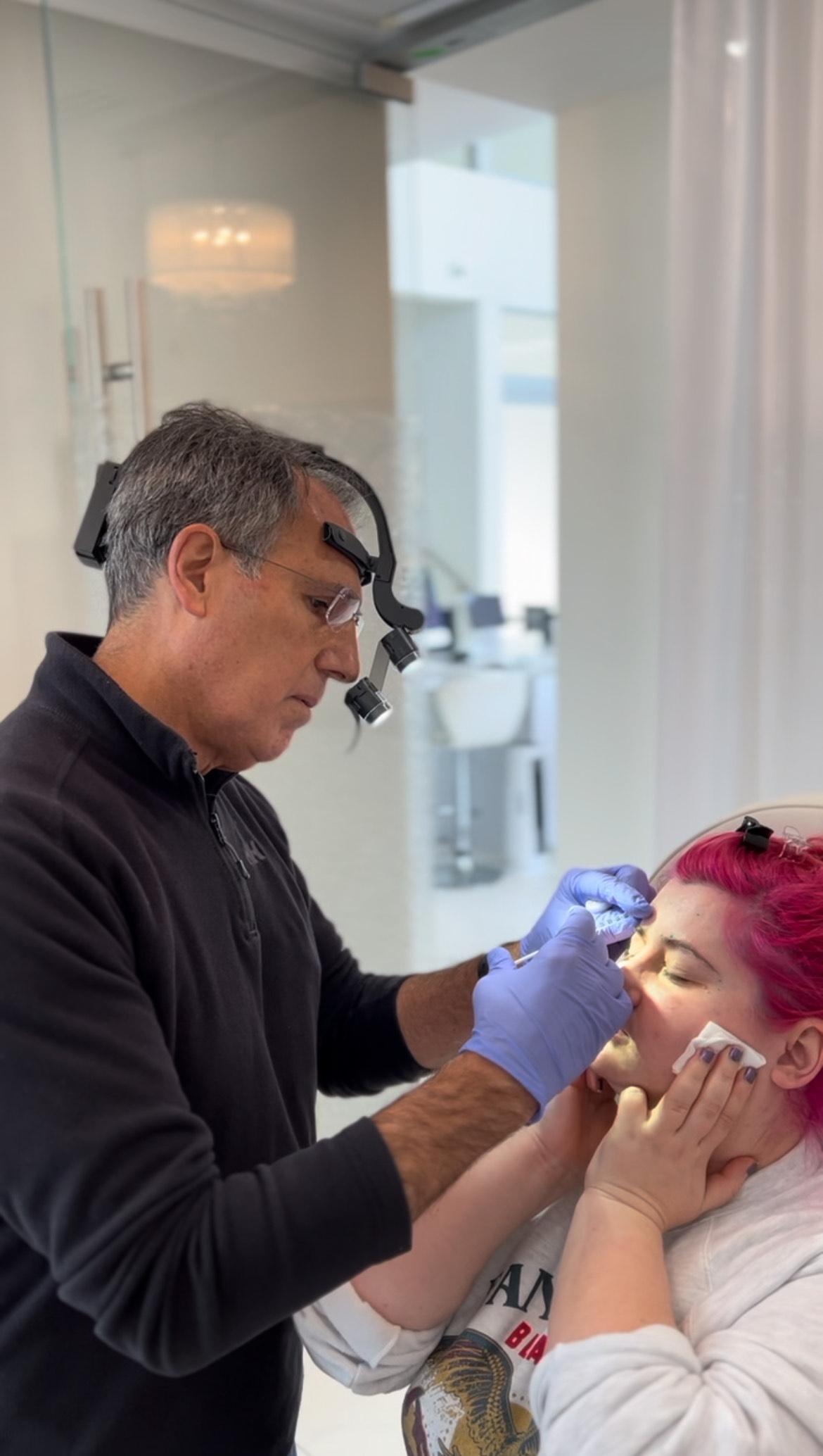 Dr Castelli injecting botox (1)